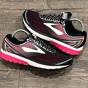 Brooks Women's Ghost 10 Black/Pink Peacock/Living Coral Size 9.5 B US